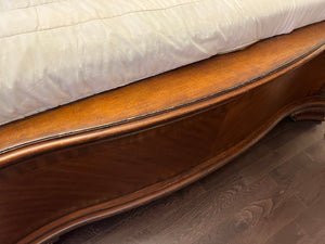 Ashley Furniture Chippendale Mahogany King 4 Poster Bed