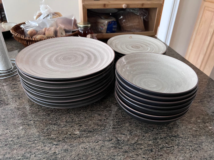 Dinnerware Lot