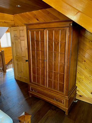 "Drexel Heritage" Armoire