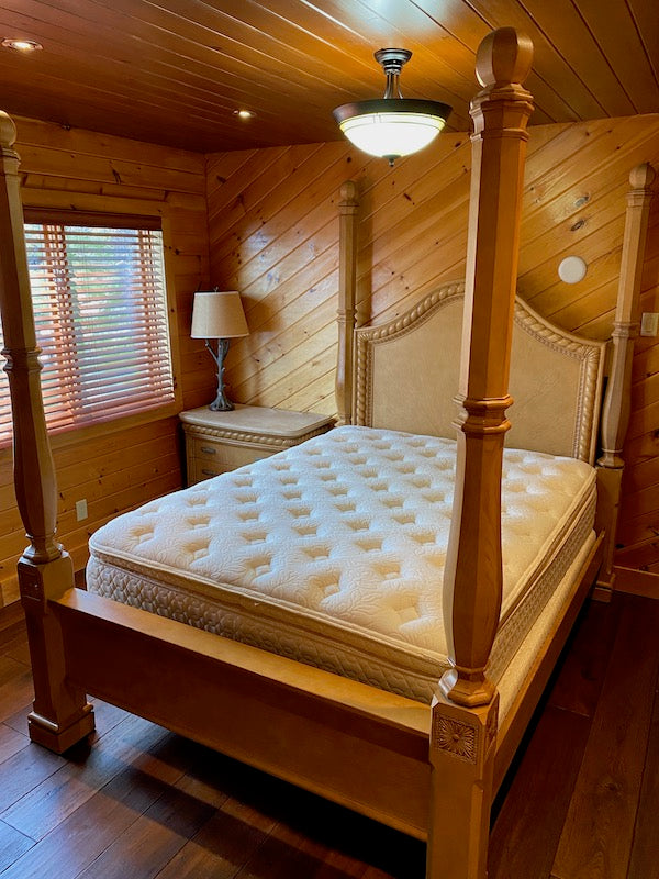 "Drexel Heritage" Overtures Queen Four Poster Cream Bed, Twist