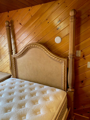 "Drexel Heritage" Overtures Queen Four Poster Cream Bed, Twist