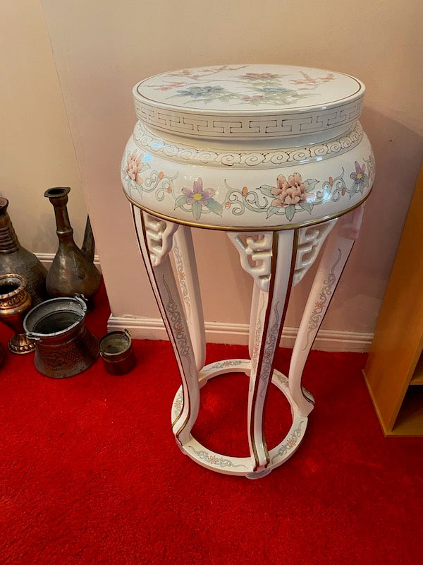 Oriental Style Floral White Pedestal Stand