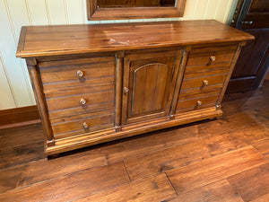 "Drexel Heritage" 6-Drawer Dresser, with Centre Cabinet