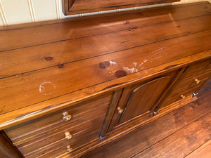 "Drexel Heritage" 6-Drawer Dresser, with Centre Cabinet