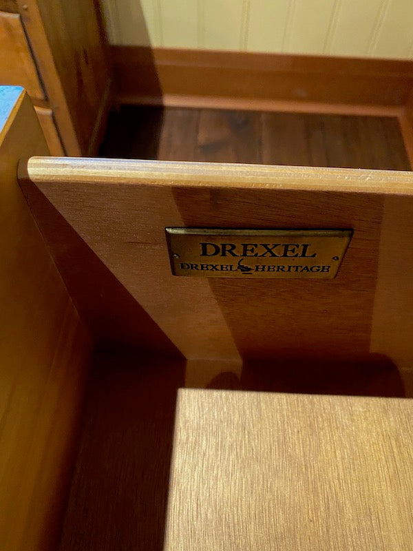 "Drexel Heritage" 6-Drawer Dresser, with Centre Cabinet