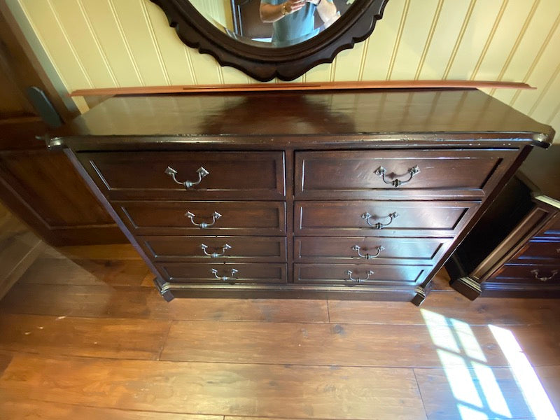 "Drexel Heritage" Dark Brown 8-Drawer Dresser