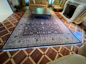 Beautiful 100% Wool Area Rug (10x15ft)