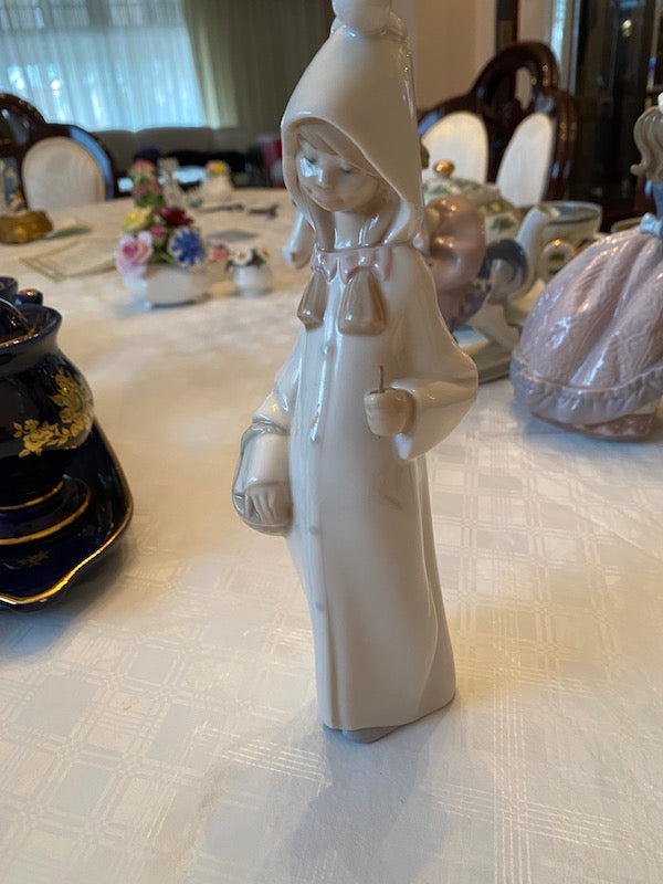 Lladro Figurine- Daisa – Sell My Stuff Canada - Canada's Content and Estate  Sale Specialists