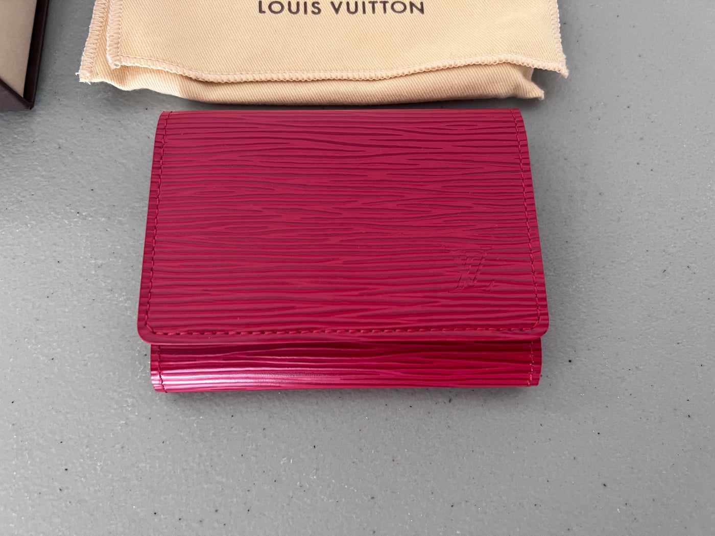 Louis Vuitton Red Epi Leather Bifold Business Card Wallet – Sell My Stuff  Canada - Canada's Content and Estate Sale Specialists