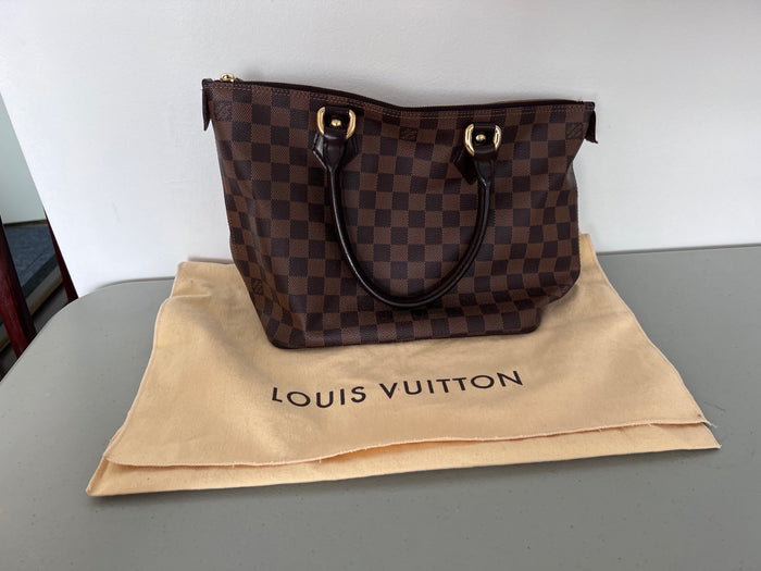 Louis Vuitton Totally MM Monogram Canvas Shoulder Bag