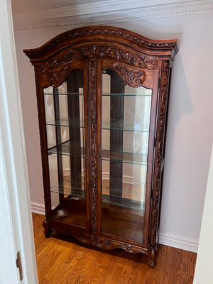 Pulaski Furniture Wood Carved Curio Cabinet