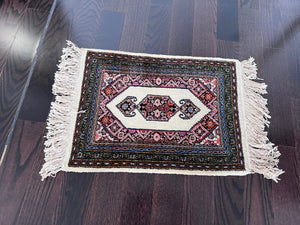 Prayer Mat – Wool on cotton, hand-knotted & hand-woven rug from Morocco