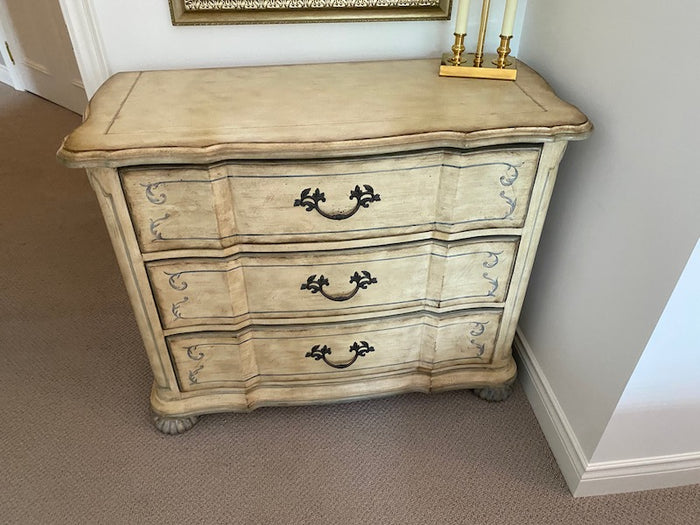 French Provincial Style, 3-Drawer Dresser