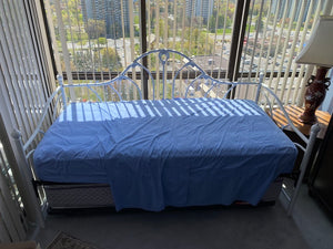 White Metal Daybed/Trundle Bed