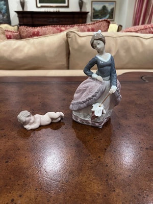2 Lladro Figurines (Evita 5212 Girl w/Umbrella & "Little Jesus III")